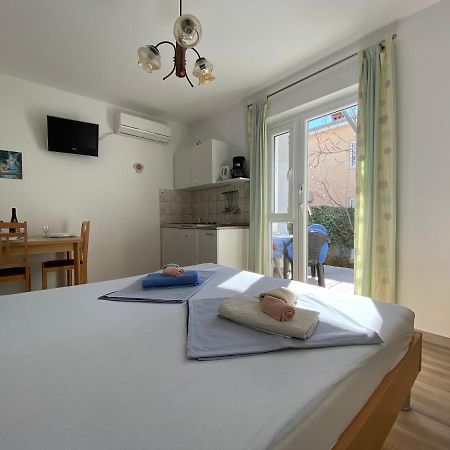 Guest House Dijana Krk Town Exterior photo