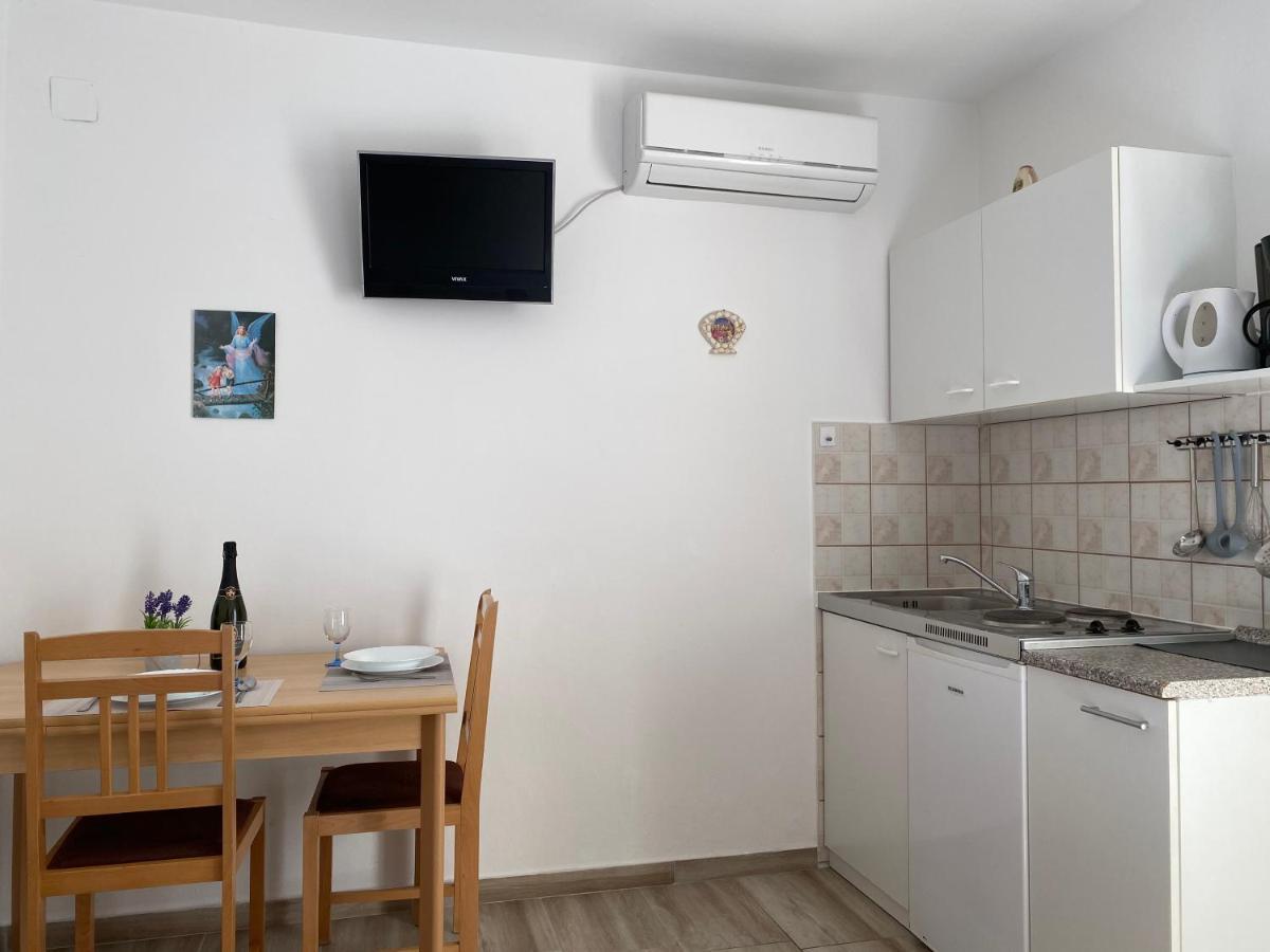 Guest House Dijana Krk Town Exterior photo