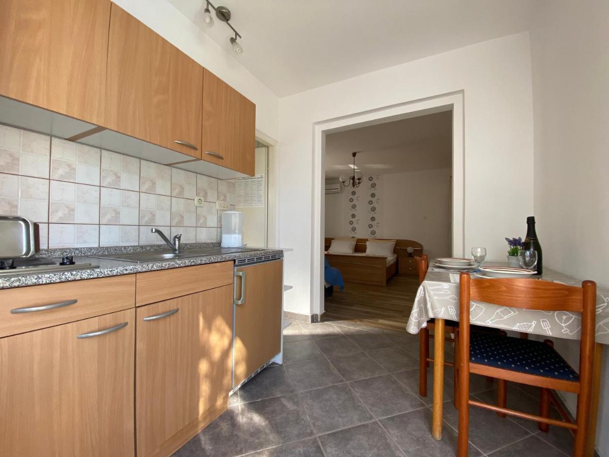 Guest House Dijana Krk Town Exterior photo