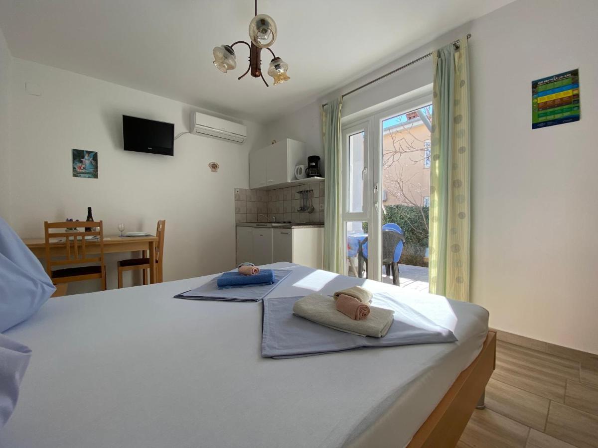 Guest House Dijana Krk Town Exterior photo