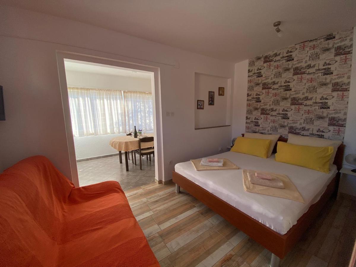 Guest House Dijana Krk Town Exterior photo