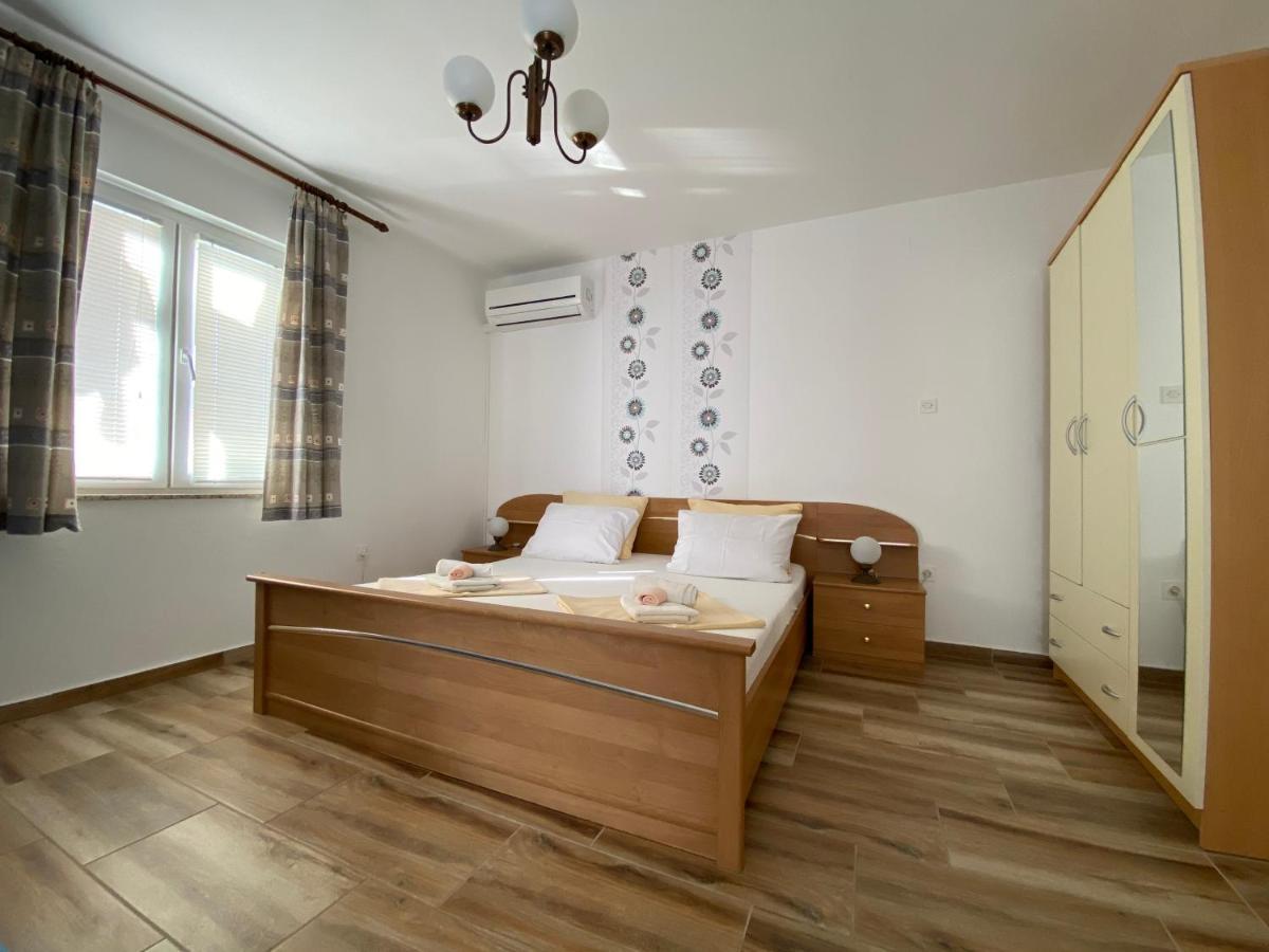 Guest House Dijana Krk Town Exterior photo