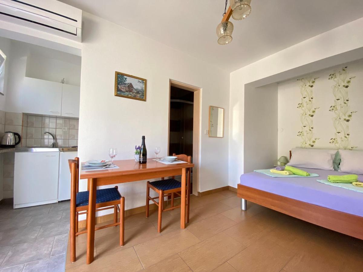Guest House Dijana Krk Town Exterior photo
