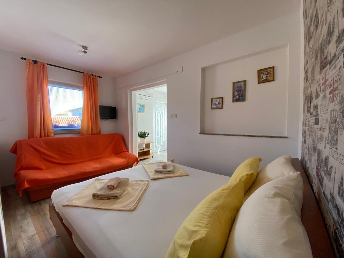 Guest House Dijana Krk Town Exterior photo