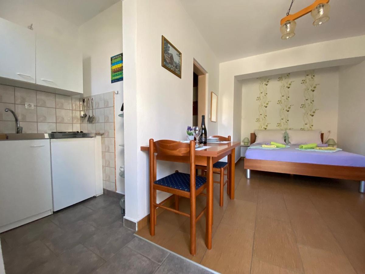 Guest House Dijana Krk Town Exterior photo