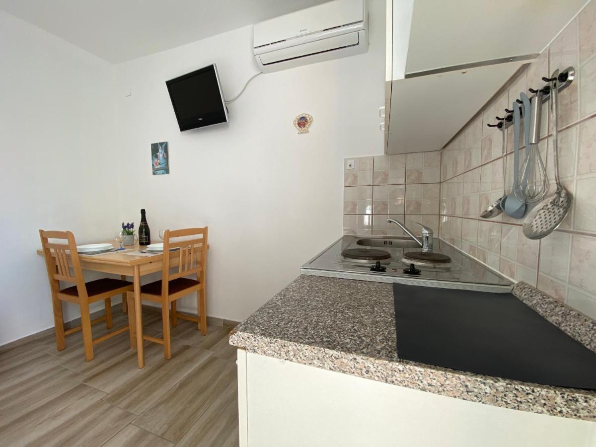 Guest House Dijana Krk Town Exterior photo