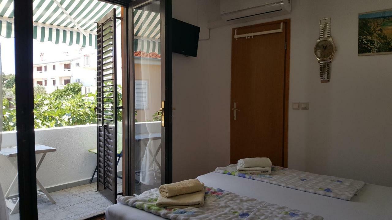 Guest House Dijana Krk Town Exterior photo